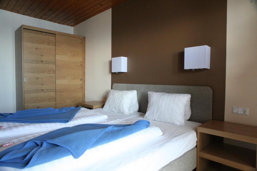 Hotel Sattleggers Alpenhof & Feriensternwarte Greifenburg Esterno foto