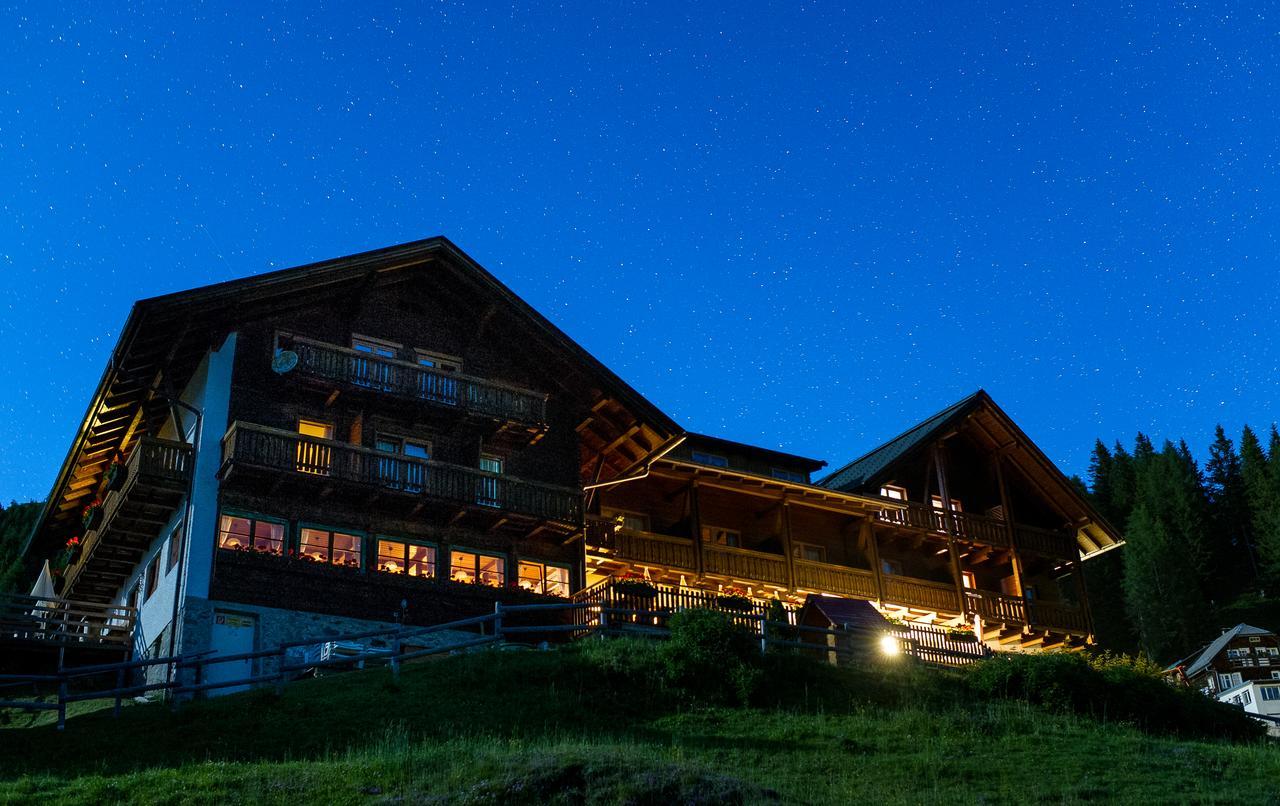 Hotel Sattleggers Alpenhof & Feriensternwarte Greifenburg Esterno foto