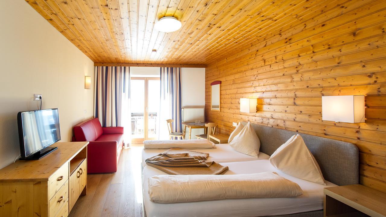 Hotel Sattleggers Alpenhof & Feriensternwarte Greifenburg Esterno foto