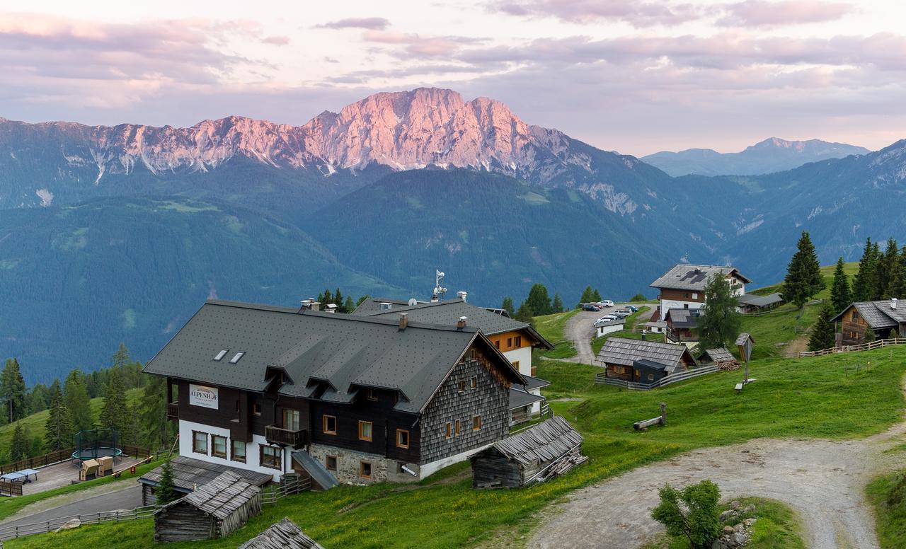 Hotel Sattleggers Alpenhof & Feriensternwarte Greifenburg Esterno foto